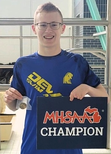 Thomas posted the fastest time across all divisions in the Paralympic 100 freestyle exhibition at this season’s Finals. 